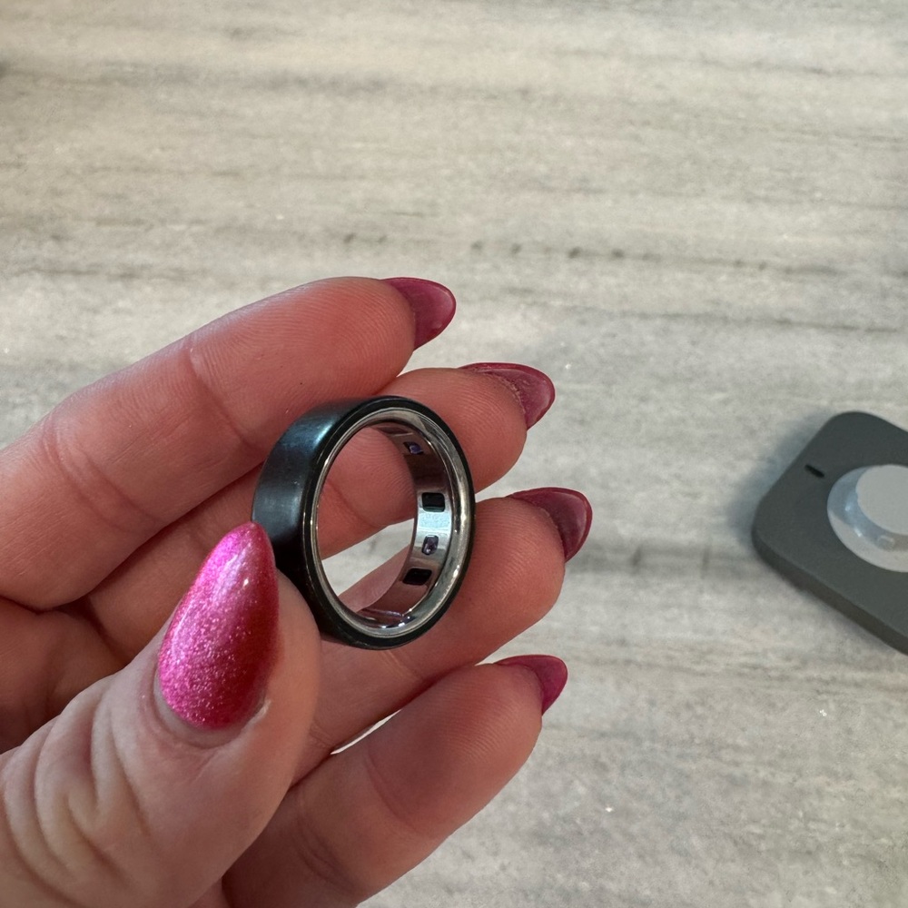 Oura Ring 4. Smart Ring. Stealth.
